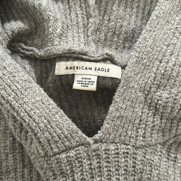 American Eagle sweater with hood great condition size small. - Picture 2 of 3